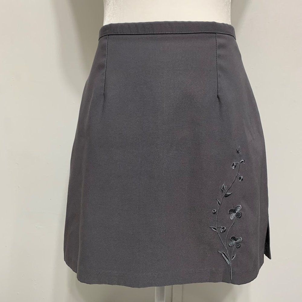 Rampage Gray skirt with embroidered accent
